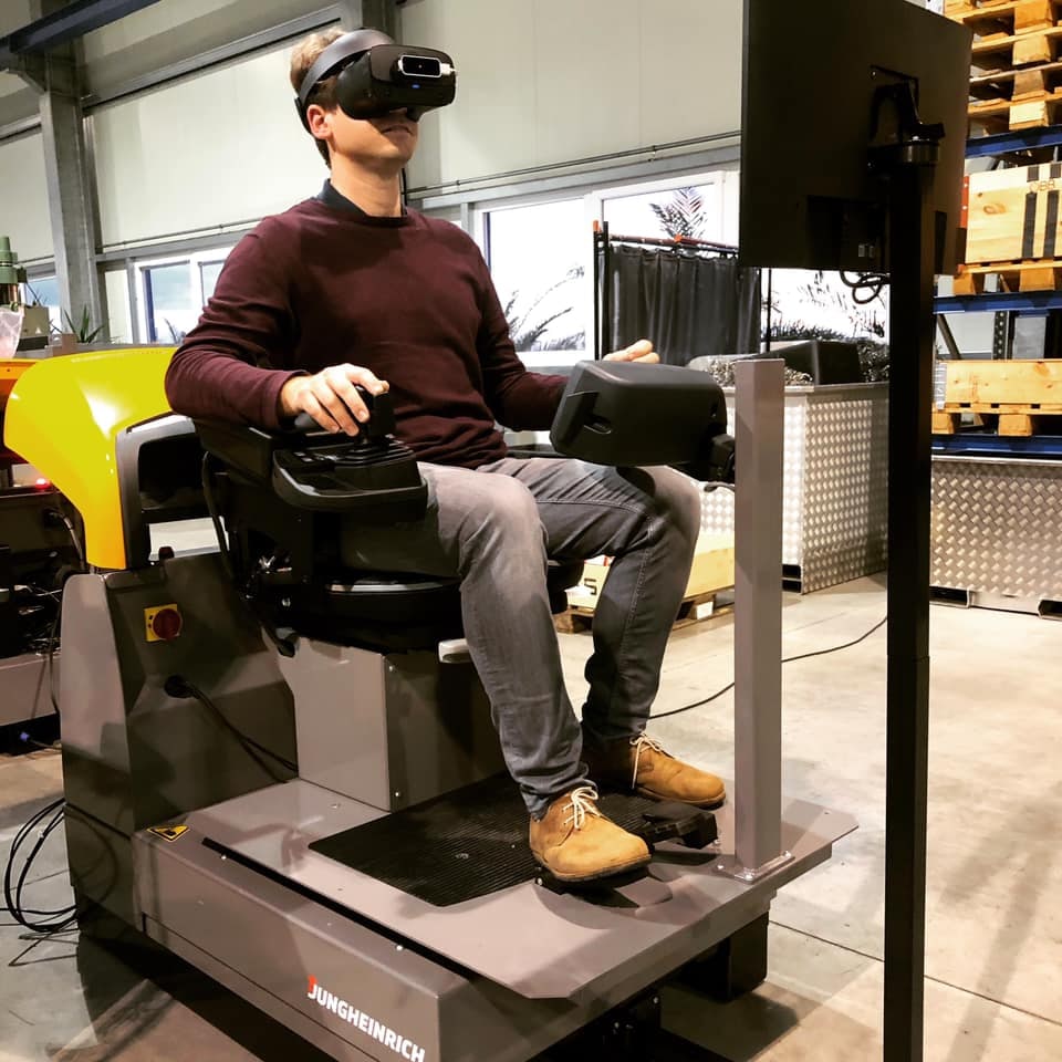 Simulation for forklift pilots - Jungheinrich